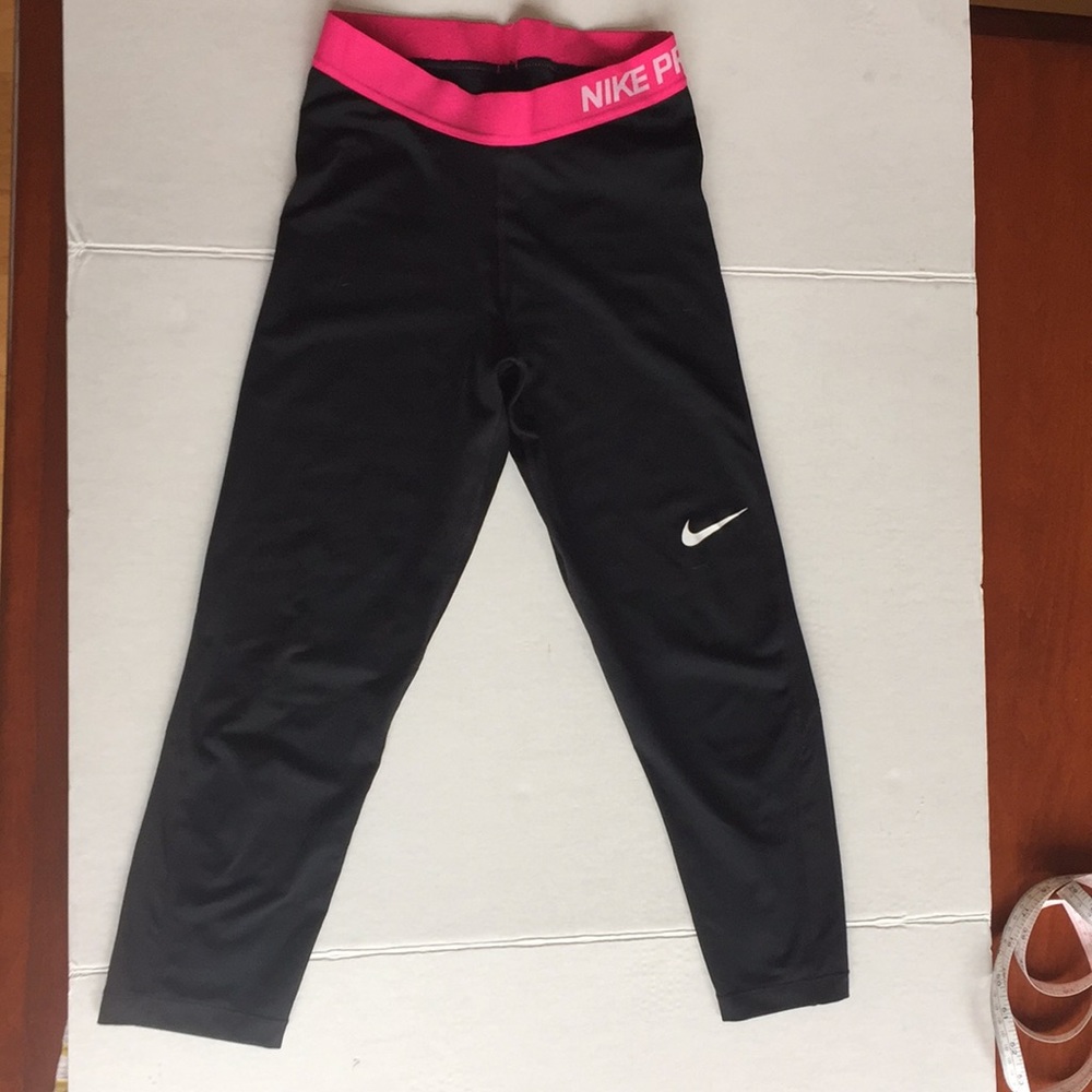 Nike pro crop leggings small
